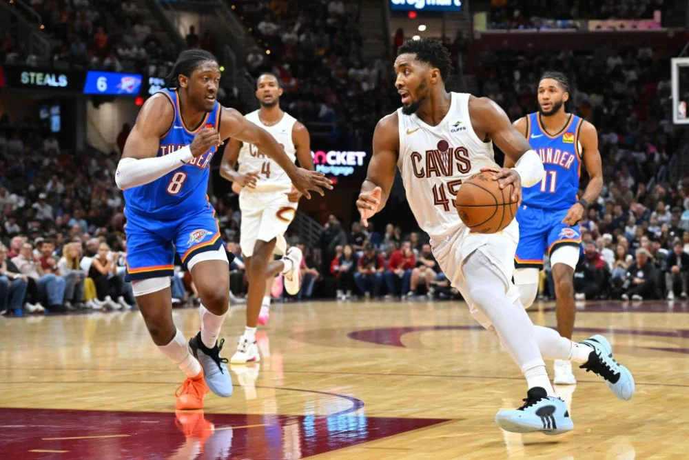 NBA比赛战术执行画面
